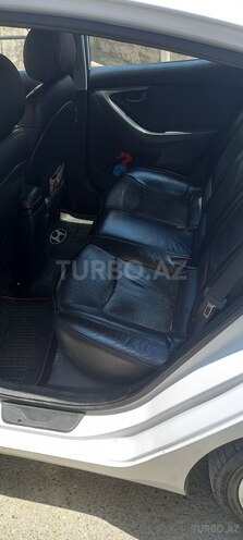 Hyundai Elantra-4