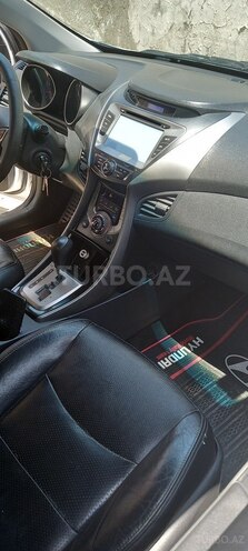 Hyundai Elantra-3