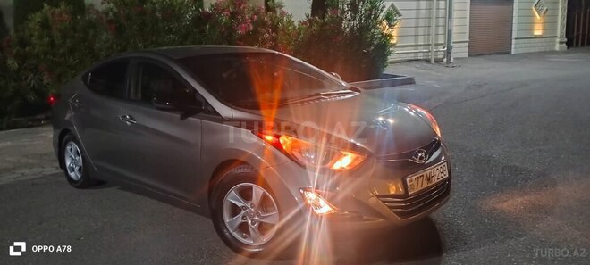 Hyundai Elantra-3