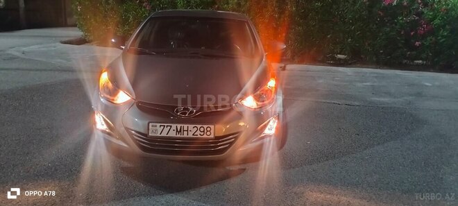 Hyundai Elantra-2