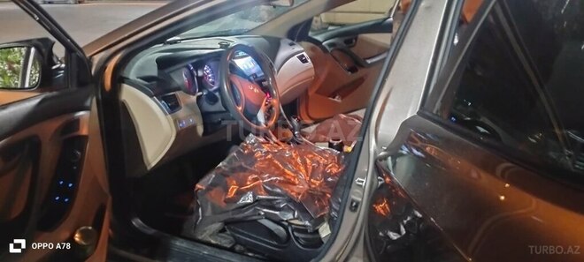 Hyundai Elantra-5