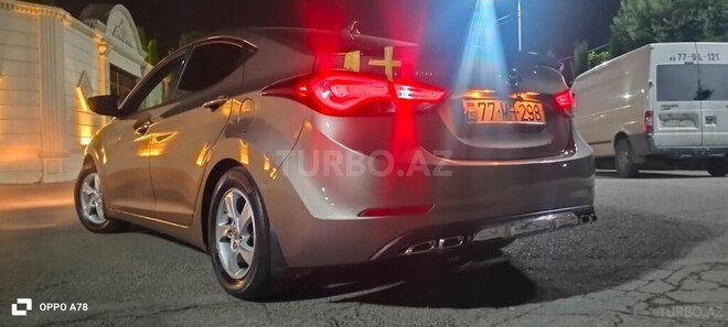Hyundai Elantra-4