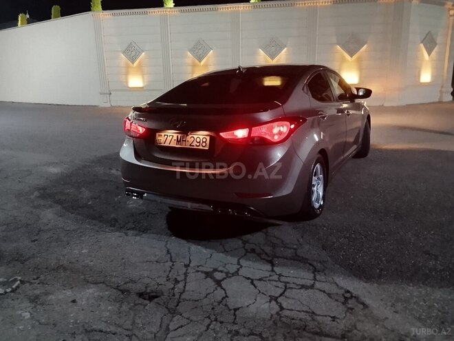 Hyundai Elantra-6