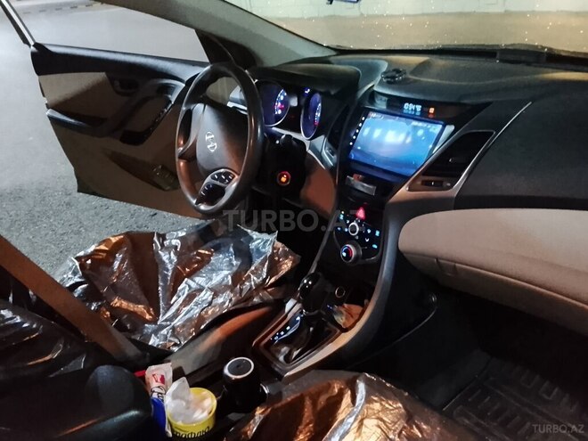 Hyundai Elantra-7