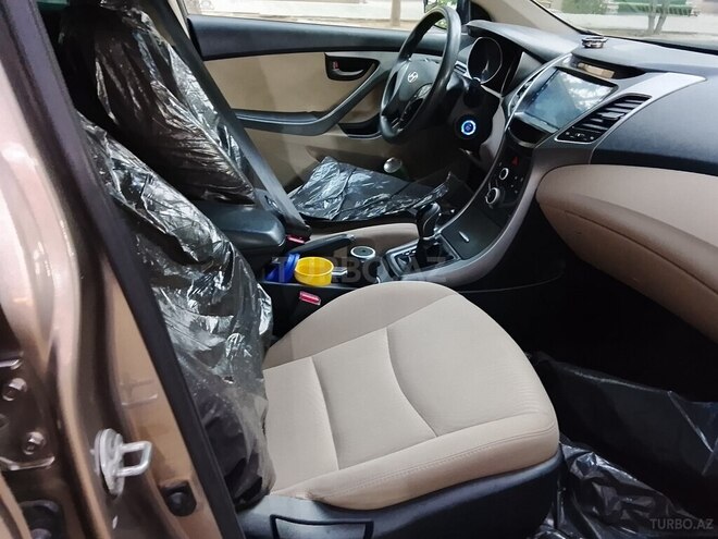 Hyundai Elantra-9