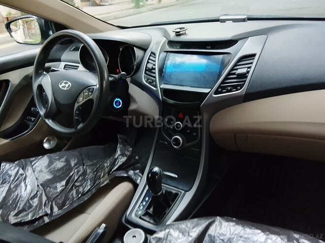Hyundai Elantra-8