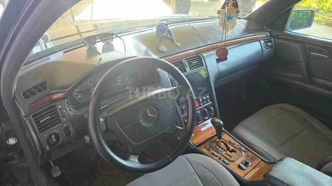 Mercedes E 280-2