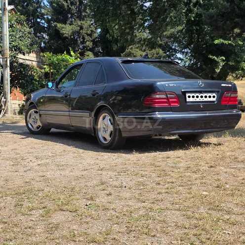 Mercedes E 280-4