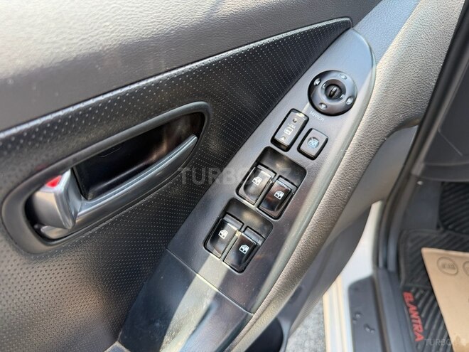 Hyundai Elantra-14