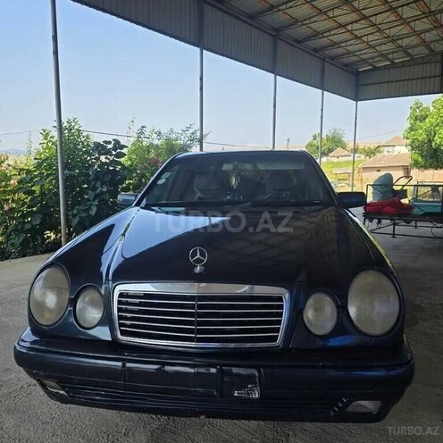 Mercedes E 280-1