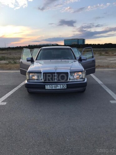Mercedes 220 E-1