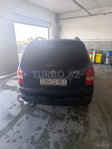 Opel Zafira-5
