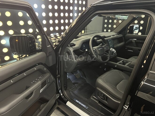 Land Rover Defender-7
