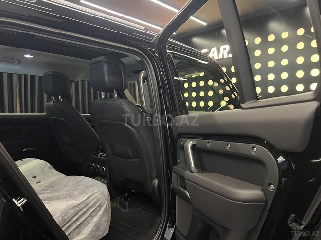 Land Rover Defender-8