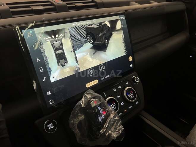 Land Rover Defender-17