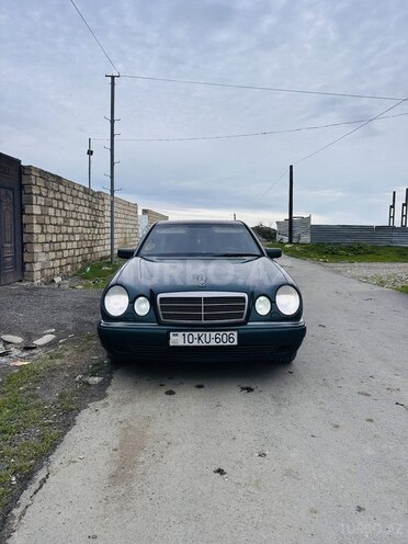 Mercedes E 280-1