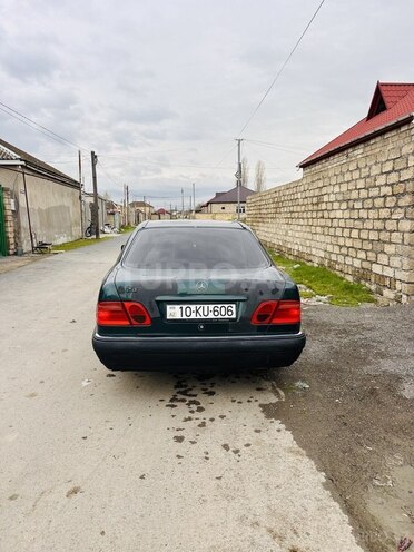 Mercedes E 280-4