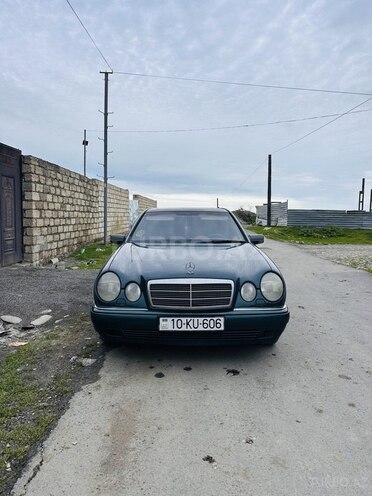 Mercedes E 280-8