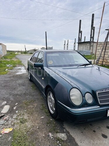 Mercedes E 280-7