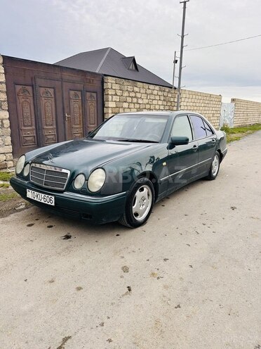 Mercedes E 280-9