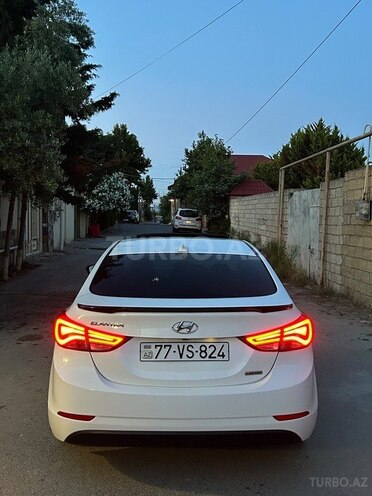 Hyundai Elantra-3
