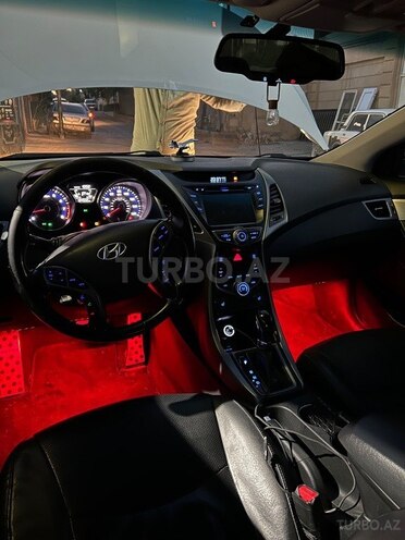 Hyundai Elantra-5