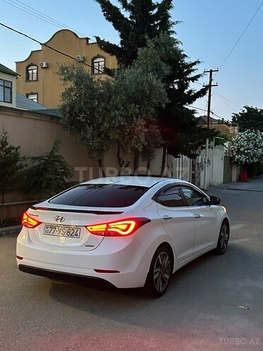 Hyundai Elantra-4