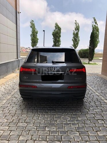 Audi Q7-4