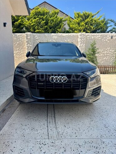 Audi Q7-1