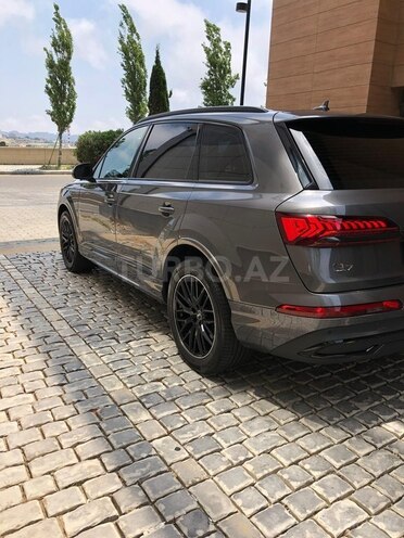 Audi Q7-3