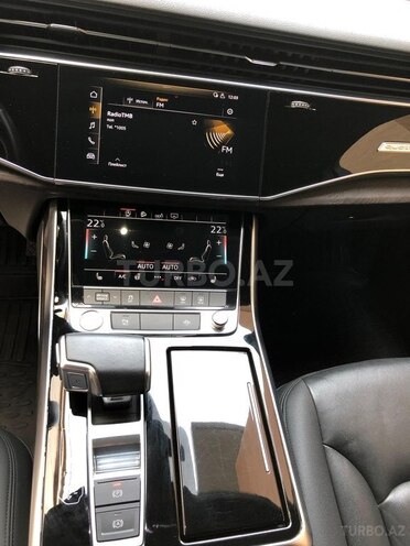 Audi Q7-6