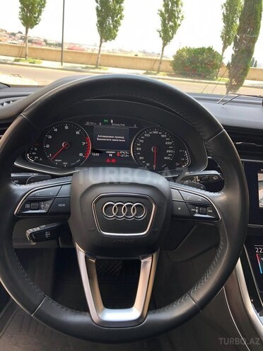 Audi Q7-7
