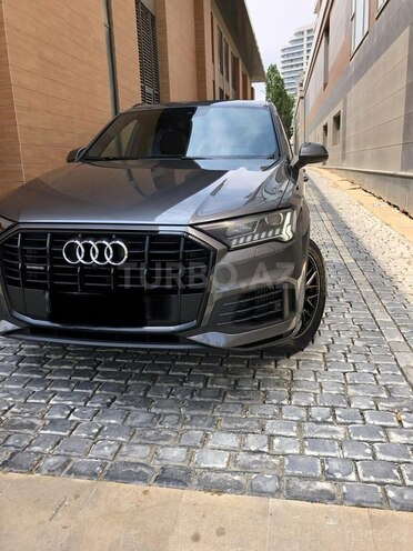 Audi Q7-11