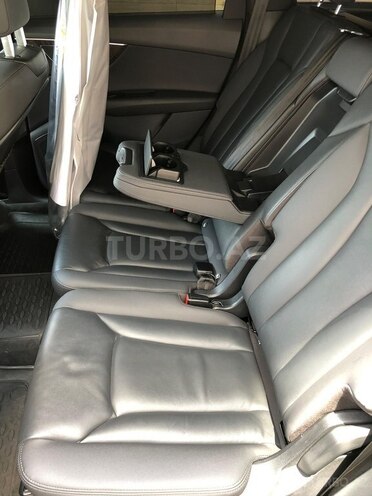 Audi Q7-9