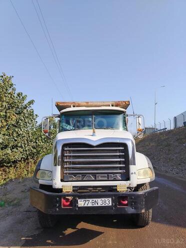 Mack Granite-7