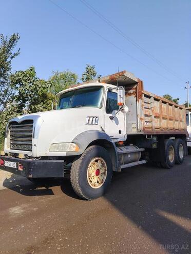 Mack Granite-3