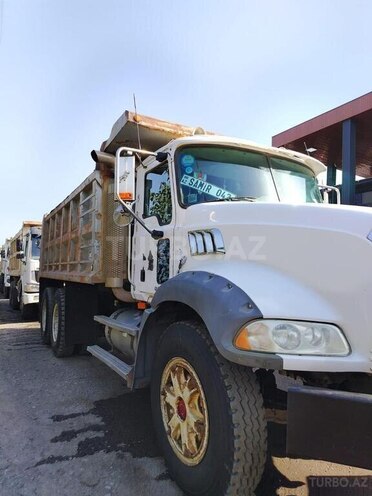 Mack Granite-2