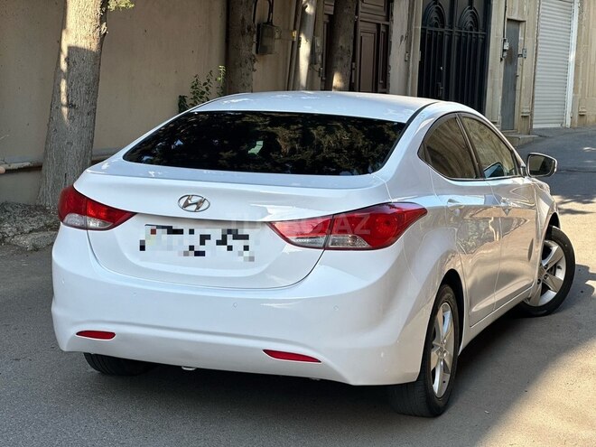 Hyundai Elantra-5