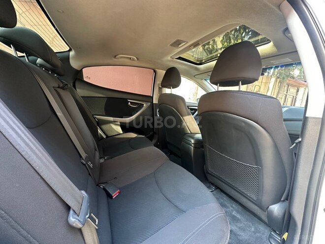 Hyundai Elantra-10