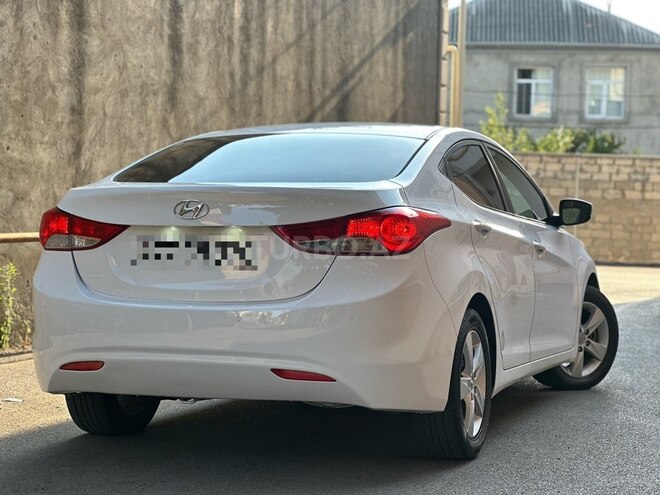Hyundai Elantra-2