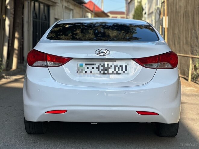 Hyundai Elantra-4