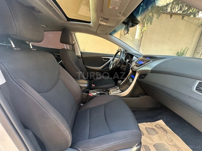 Hyundai Elantra-9