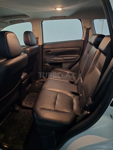 Mitsubishi Outlander-8
