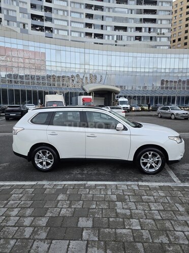 Mitsubishi Outlander-2