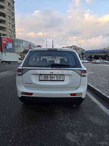 Mitsubishi Outlander-3