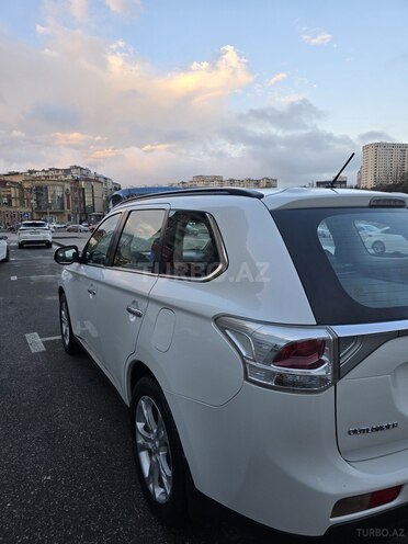 Mitsubishi Outlander-4