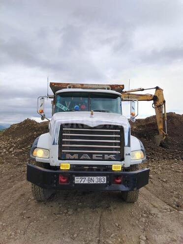Mack Granite-1