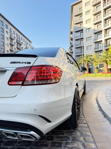Mercedes E 250-21