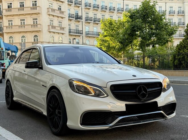 Mercedes E 250-11