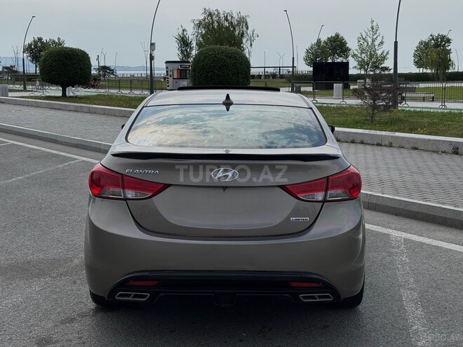 Hyundai Elantra-4